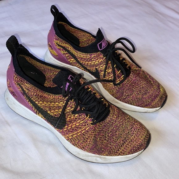 Nike Women’s Running Sneakers - Size 6 - Picture 2 of 5